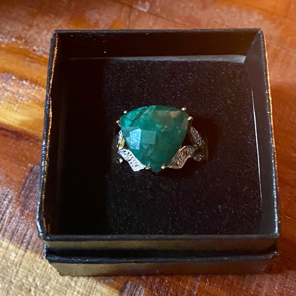 Emerald and Diamond Ring - Picture 3 of 14